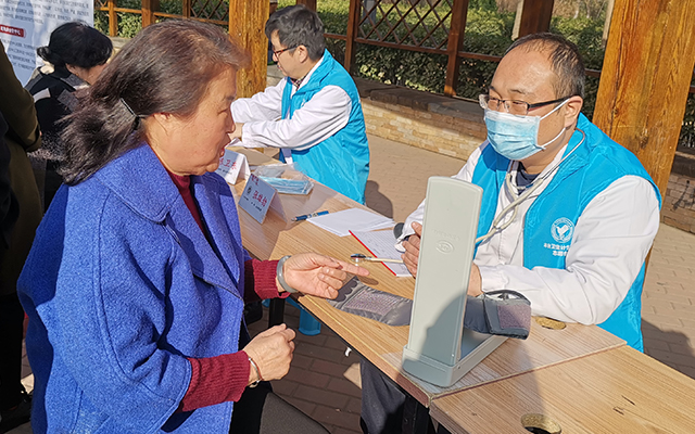 【学雷锋日】乐投在线,乐投在线（中国）举办“爱满京城，牵手智慧家医”志愿服务活动(图5)